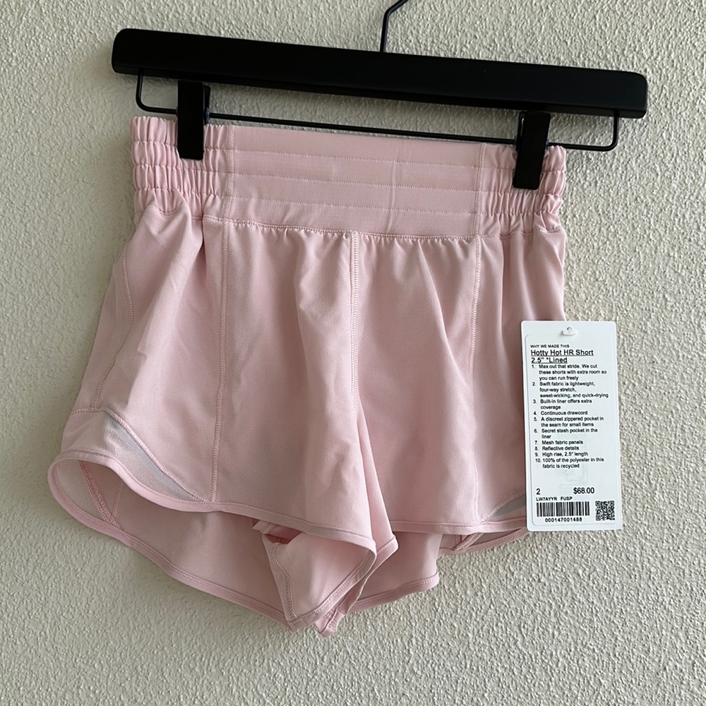 Lululemon Hotty Hot High Rise Lined Shorts 2.5